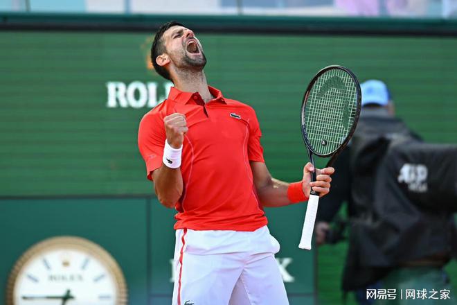 突发!德约赛后签名时遭水必威壶爆头晕倒是仇恨?还是意外?(图1) 突发!德约赛后签名时遭水必威壶爆头晕倒是仇恨?还是意外?(图1)