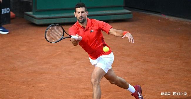 突发!德约赛后签名时遭水必威壶爆头晕倒是仇恨?还是意外?(图3) 突发!德约赛后签名时遭水必威壶爆头晕倒是仇恨?还是意外?(图3)