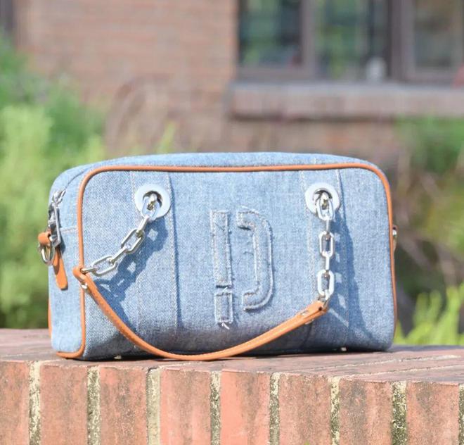 必威这个夏天可以天天背的上班包千元预算选这5款(图24) 必威这个夏天可以天天背的上班包千元预算选这5款(图24)