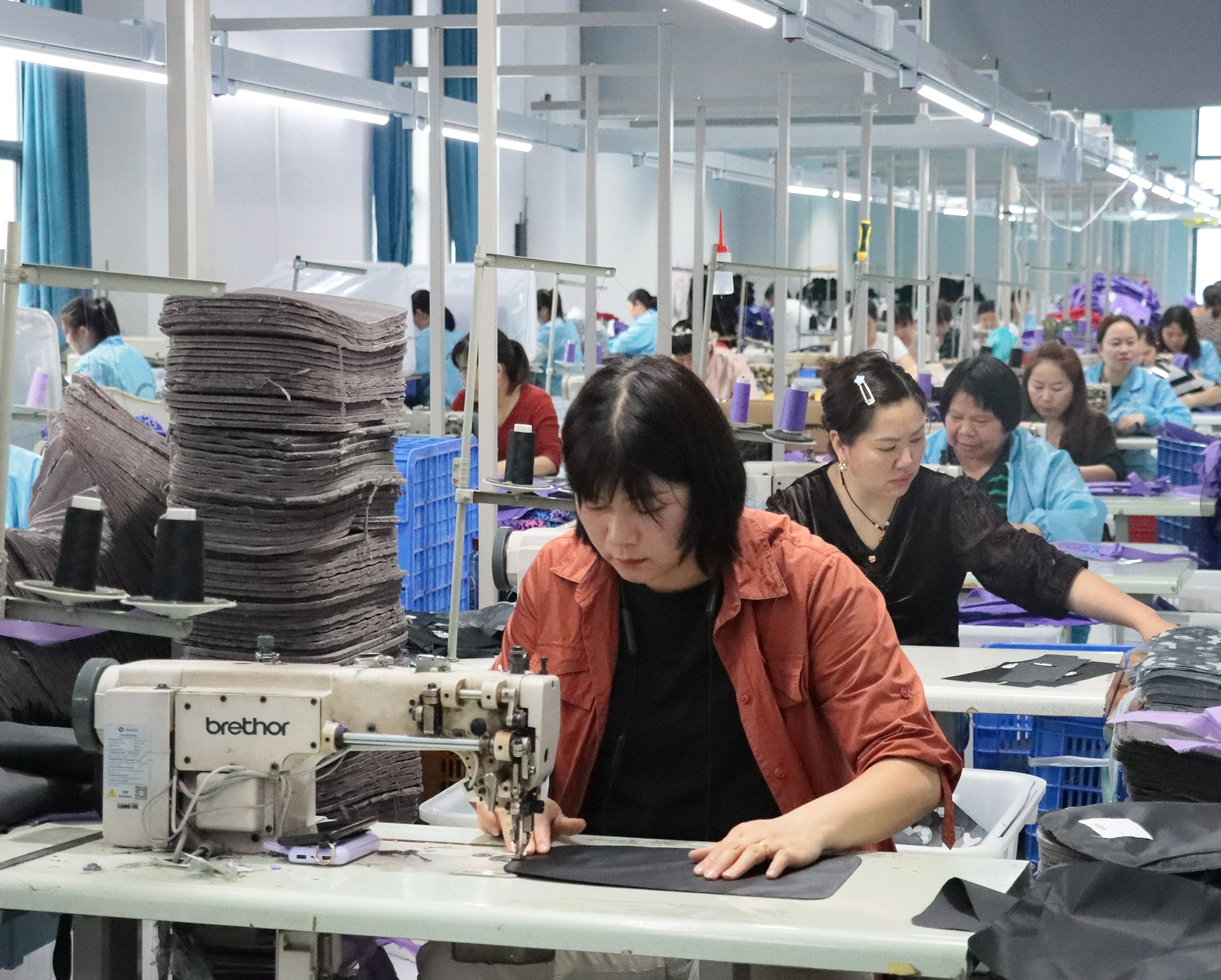 必威湖南麻阳：“箱”飘海外 扩大开放促发展(图1)