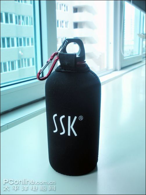 赠送运动水壶!飚王原装移动硬盘促销(图1) 赠送运动水壶!飚王原装移动硬盘促销(图1)