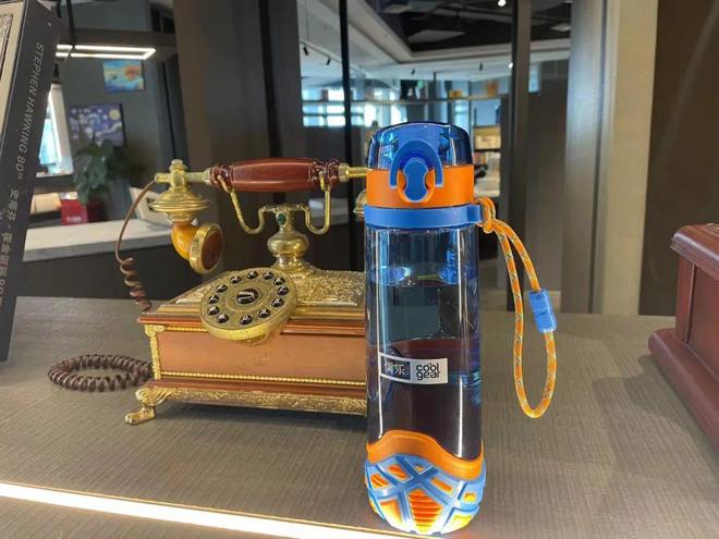 甩!29元买到奥运会同款摔不烂水壶?!一键喝水都被抢疯了(图1) 甩!29元买到奥运会同款摔不烂水壶?!一键喝水都被抢疯了(图1)