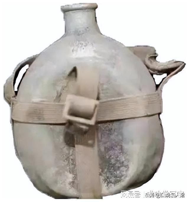 军用水壶几十年里经历了哪些变迁?见证了大国崛起的进程(图6) 军用水壶几十年里经历了哪些变迁?见证了大国崛起的进程(图6)