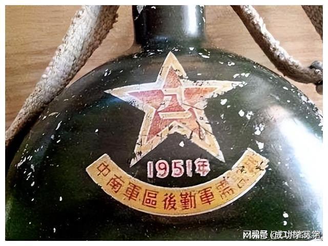 军用水壶几十年里经历了哪些变迁?见证了大国崛起的进程(图4) 军用水壶几十年里经历了哪些变迁?见证了大国崛起的进程(图4)