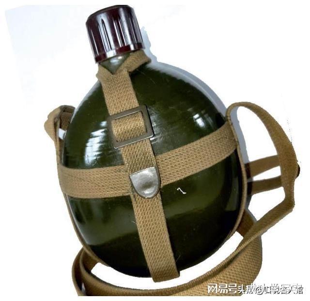 军用水壶几十年里经历了哪些变迁?见证了大国崛起的进程(图9) 军用水壶几十年里经历了哪些变迁?见证了大国崛起的进程(图9)