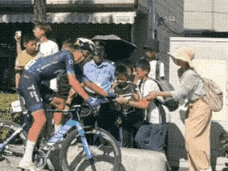 反转来了广西抢水壶当事人发声辟谣(图2) 反转来了广西抢水壶当事人发声辟谣(图2)