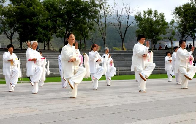 4种运动被称为“长寿运动”每天选一种坚持30分钟健康长寿(图6) 4种运动被称为“长寿运动”每天选一种坚持30分钟健康长寿(图6)