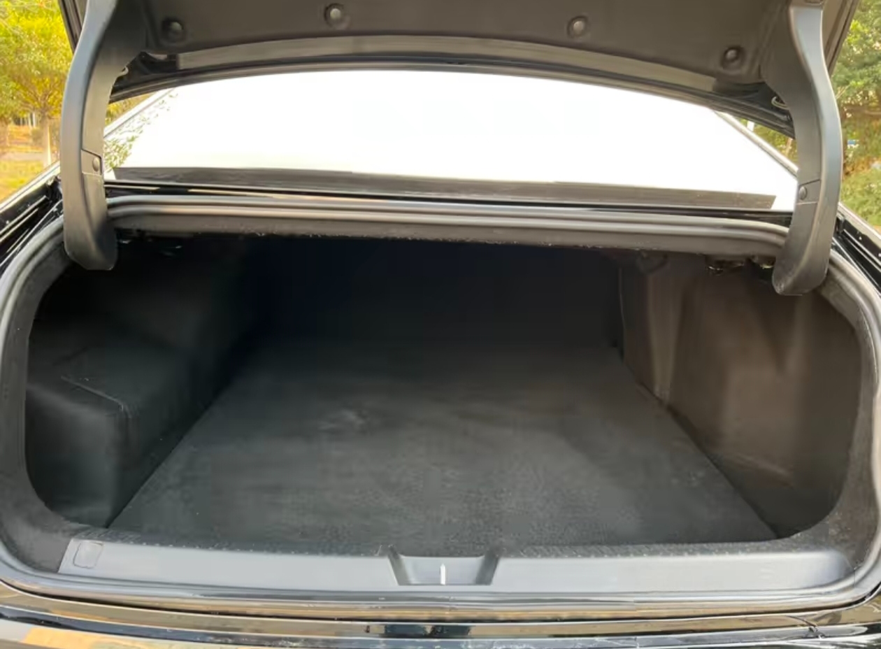 国民新能源轿车五菱星光：月薪5000养得起全家出行装得下(图1)