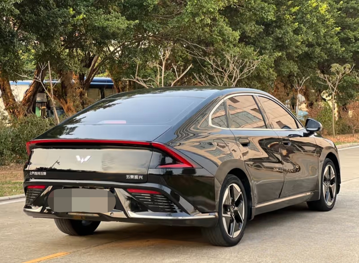 国民新能源轿车五菱星光：月薪5000养得起全家出行装得下(图2)