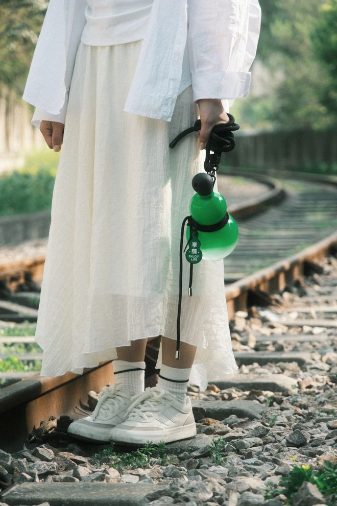 现在潮人腰间的标配变成葫芦了?(图3) 现在潮人腰间的标配变成葫芦了?(图3)