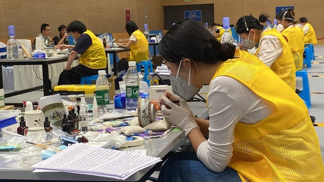 被文物修复“圈粉”的年轻人 如何实现从热爱到坚守？丨文化中国行(图1)