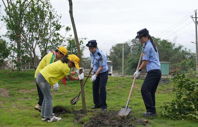 钦州公安参加 “我与运河共成长 同建绿色幸福家” 亲子研学活动(图3) 钦州公安参加 “我与运河共成长 同建绿色幸福家” 亲子研学活动(图3)