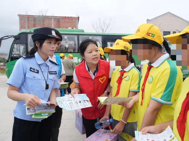 钦州公安参加 “我与运河共成长 同建绿色幸福家” 亲子研学活动(图6) 钦州公安参加 “我与运河共成长 同建绿色幸福家” 亲子研学活动(图6)