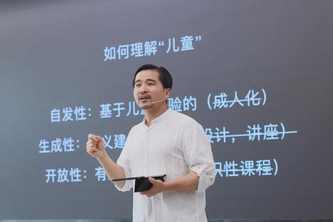 剖析英国教育：快速变革的数字时代下如何用「哲学课程」提高学生的批判性思维？(图2)