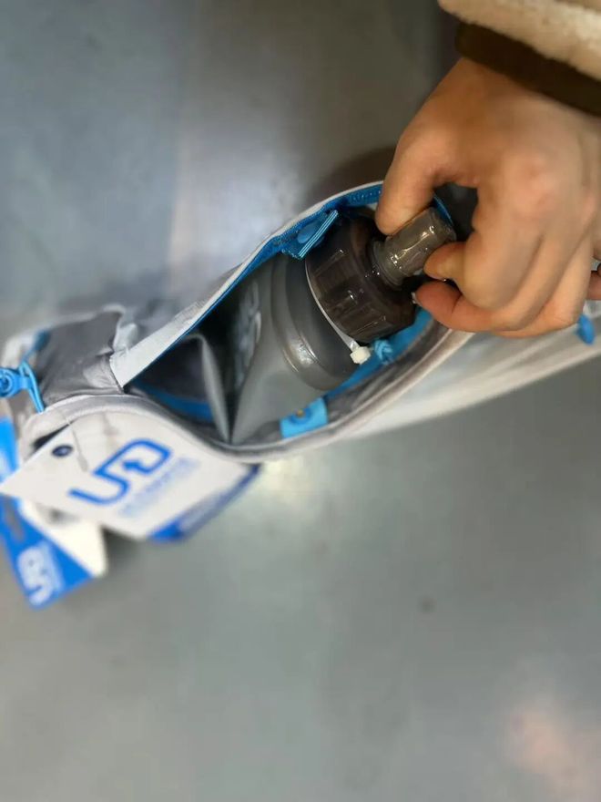 【越野跑者的秘密武器】UD Ultra腰包轻便防抖骑行马拉松全能选手！男女同款畅快出发(图2)