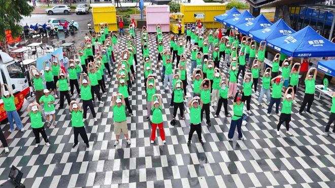 “运动+健康知识”双收获 “健康大篷车”开进海口秀英荣山寮(图3)