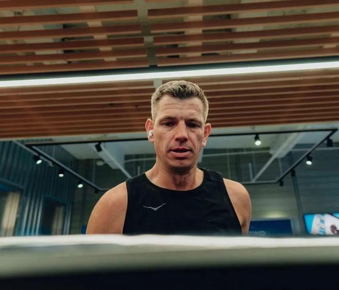 穿HOKA挤晨跑局是创投圈的入场券(图8)