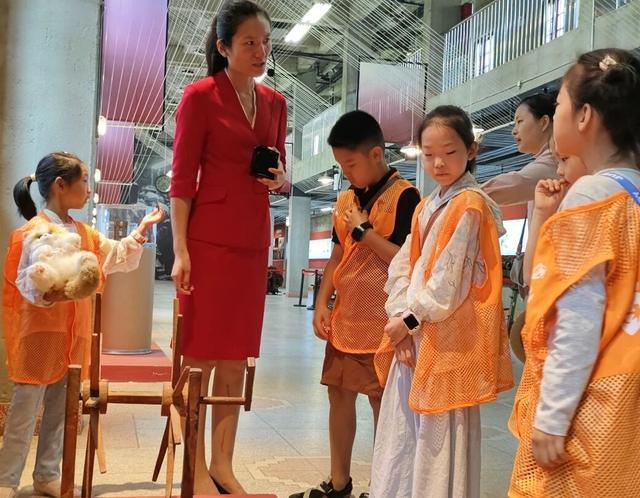 花样小记者：探寻郑州符号 触摸国棉记忆(图5)