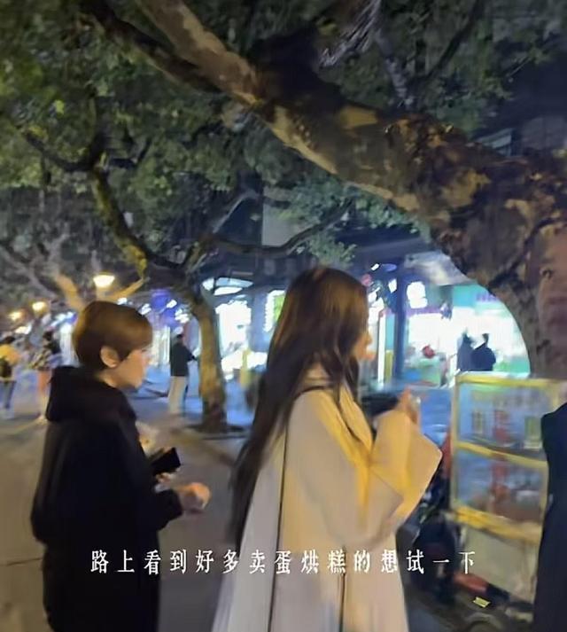 汪小菲丈母娘才是高手带娃爬山玥儿全程乐开花(图2)